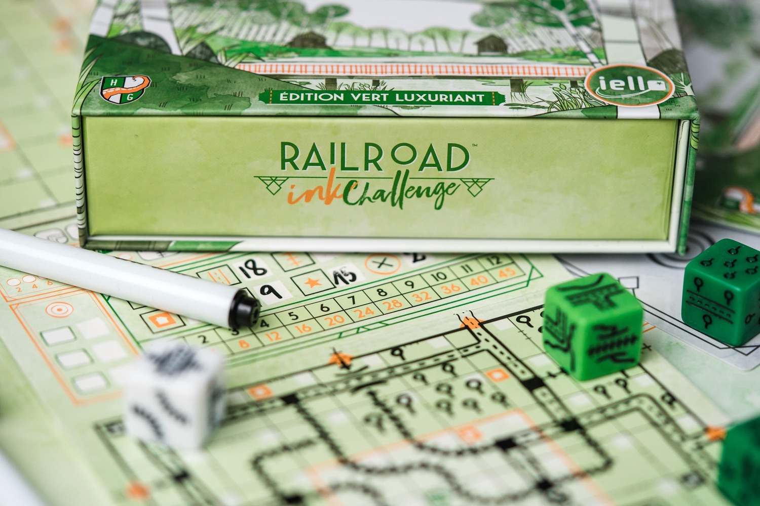 Railroad ink challenge iello roll & write photo jeu de société boardgame dice horrible guild 